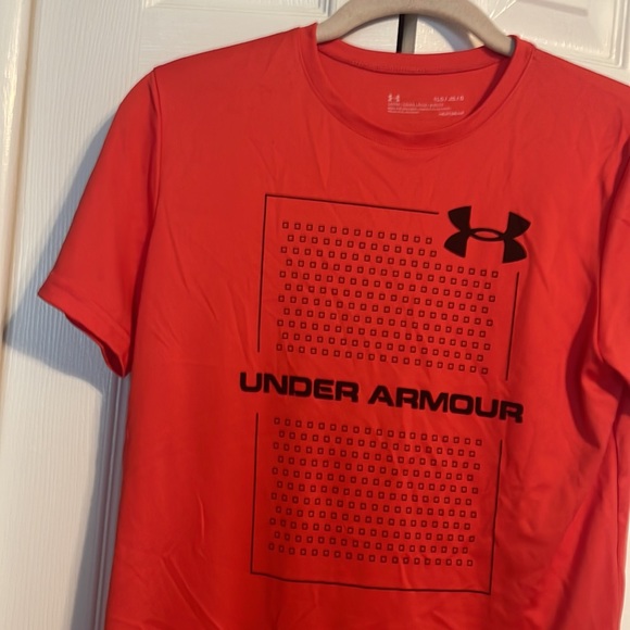 Under Armour  short sleeve shirt in red and black size Youth large - Picture 5 of 9